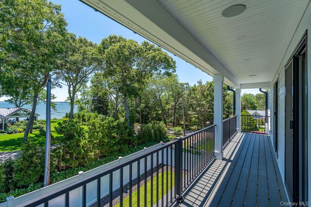405 S Oakwood Drive, Laurel, NY 11948