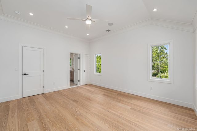 405 S Oakwood Drive, Laurel, NY 11948