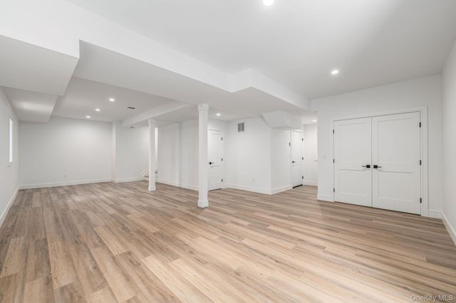 405 S Oakwood Drive, Laurel, NY 11948