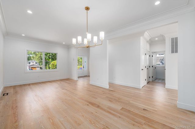 405 S Oakwood Drive, Laurel, NY 11948