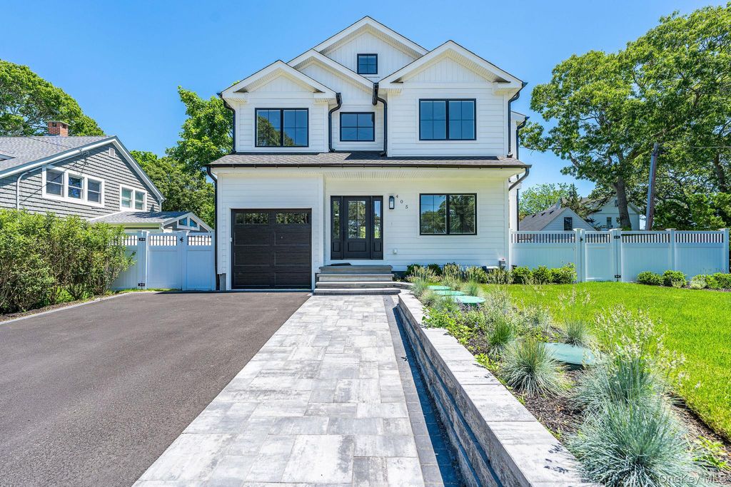 405 S Oakwood Drive, Laurel, NY 11948