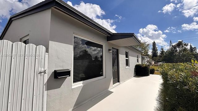 721 N 68th Ter, Hollywood, FL 33024