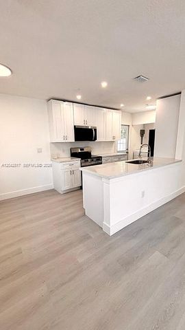 721 N 68th Ter, Hollywood, FL 33024