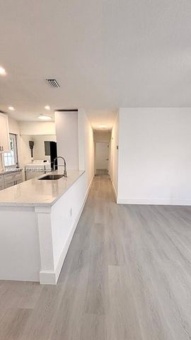 721 N 68th Ter, Hollywood, FL 33024