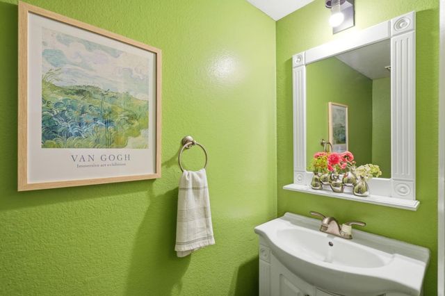 2701 Lone Bluff 18, San Jose, CA 95111