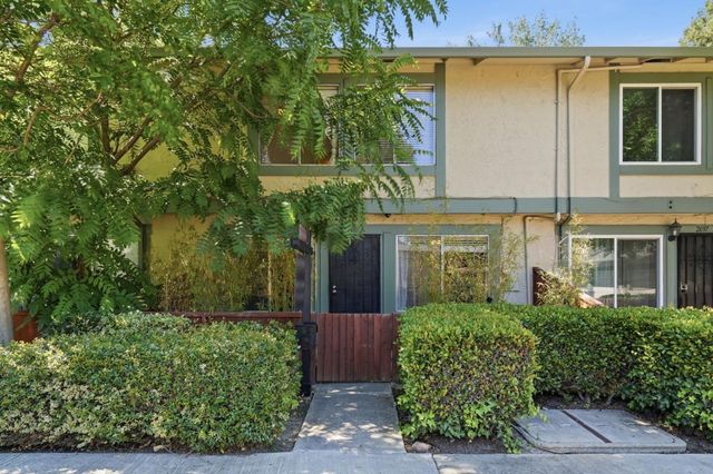 2701 Lone Bluff 18, San Jose, CA 95111