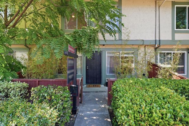 2701 Lone Bluff 18, San Jose, CA 95111