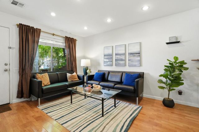 2701 Lone Bluff 18, San Jose, CA 95111