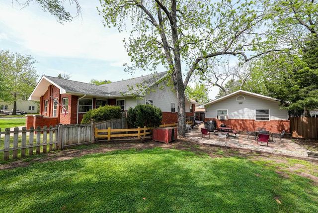 830 W Central Ave, El Dorado, KS 67042