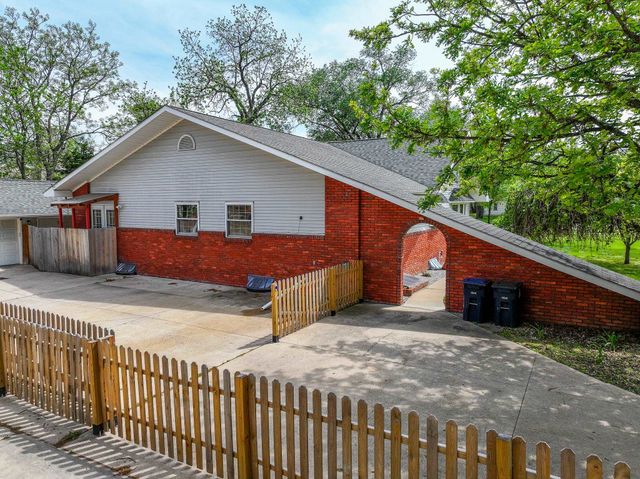 830 W Central Ave, El Dorado, KS 67042