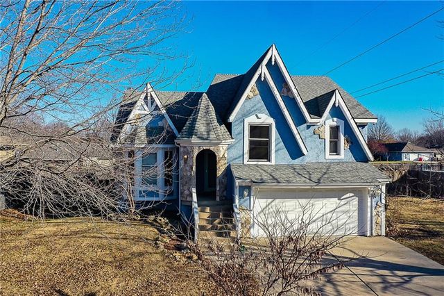 2407 S Harding Street, Oak Grove, MO 64075