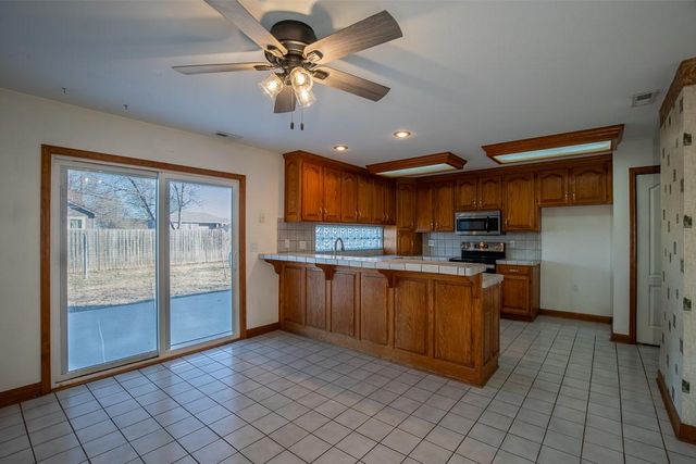 2407 S Harding Street, Oak Grove, MO 64075