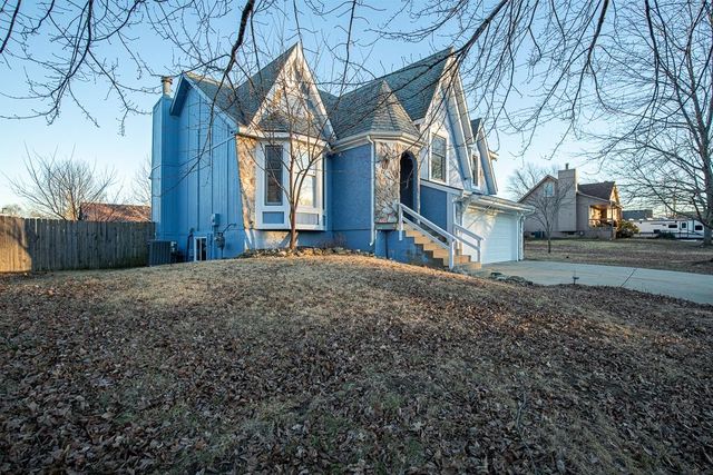 2407 S Harding Street, Oak Grove, MO 64075