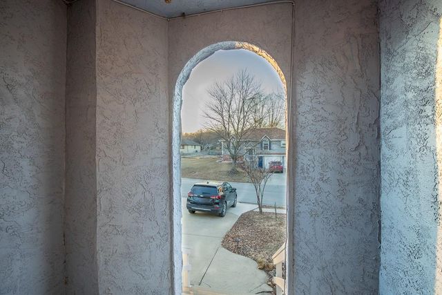 2407 S Harding Street, Oak Grove, MO 64075