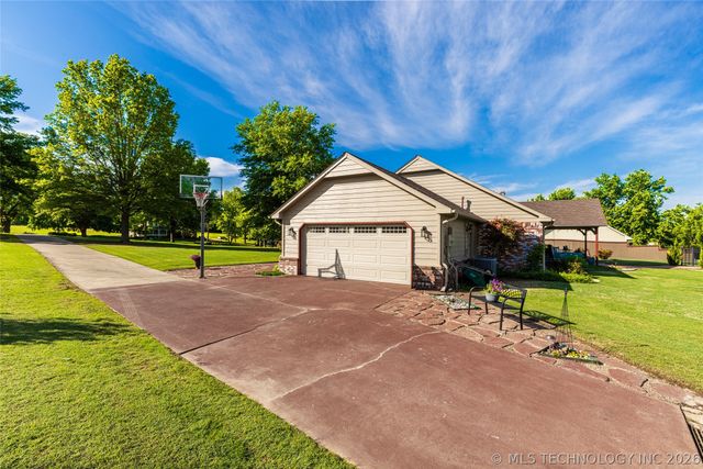 7655 E Brit Drive, Claremore, OK 74019