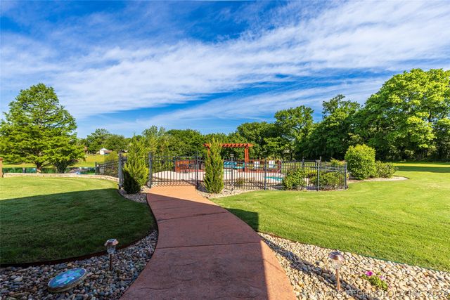 7655 E Brit Drive, Claremore, OK 74019