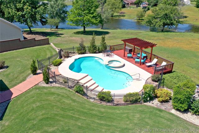 7655 E Brit Drive, Claremore, OK 74019