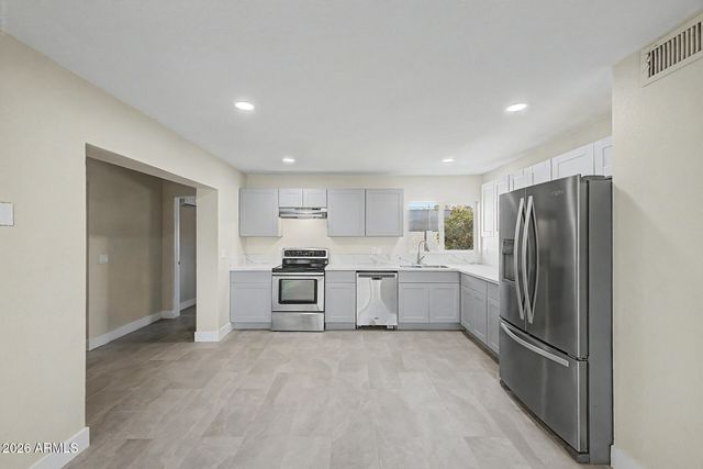 7113 W VERNON Avenue, Phoenix, AZ 85035