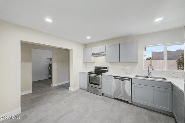 7113 W VERNON Avenue, Phoenix, AZ 85035