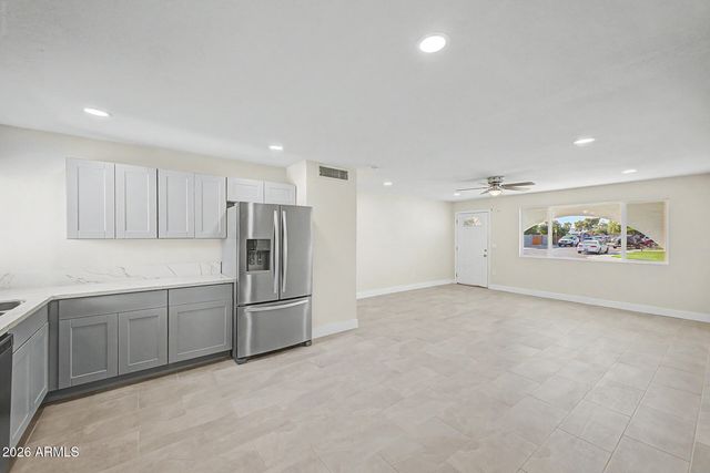 7113 W VERNON Avenue, Phoenix, AZ 85035