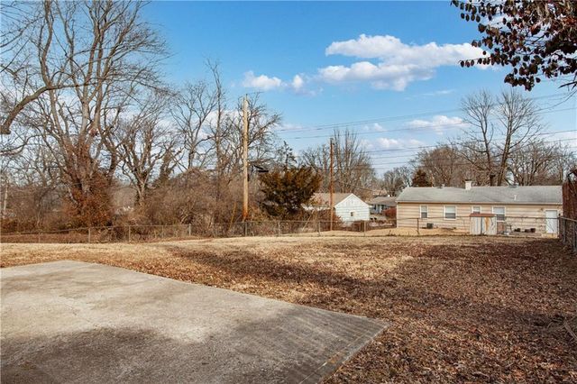 6706 E 98th Street, Kansas City, MO 64134