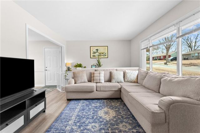 6706 E 98th Street, Kansas City, MO 64134