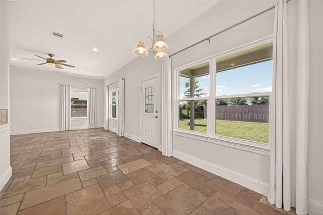 2211 Silverbonnet Street, Houston, TX 77055