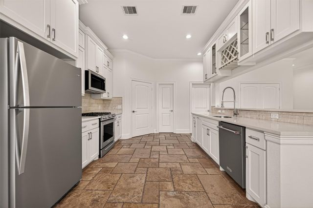 2211 Silverbonnet Street, Houston, TX 77055