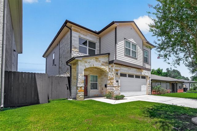 2211 Silverbonnet Street, Houston, TX 77055