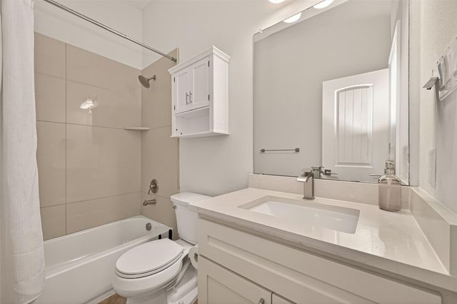 2211 Silverbonnet Street, Houston, TX 77055