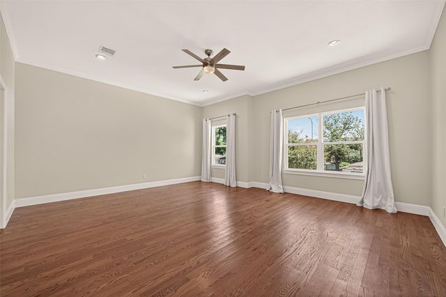 2211 Silverbonnet Street, Houston, TX 77055