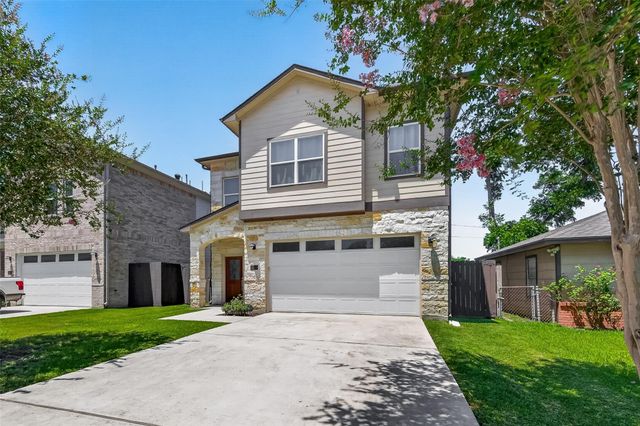 2211 Silverbonnet Street, Houston, TX 77055