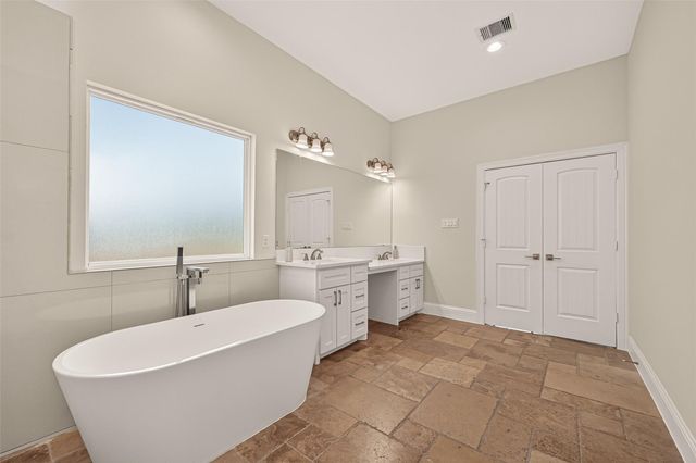 2211 Silverbonnet Street, Houston, TX 77055