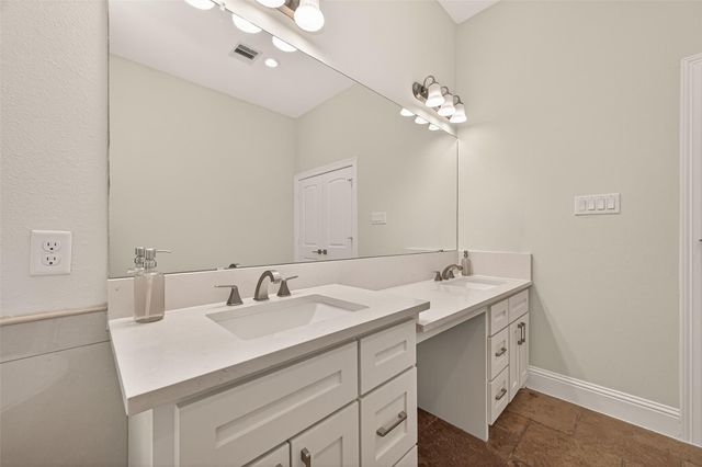 2211 Silverbonnet Street, Houston, TX 77055