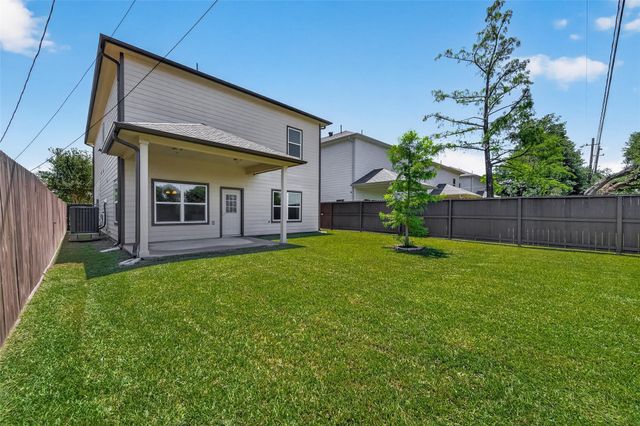 2211 Silverbonnet Street, Houston, TX 77055