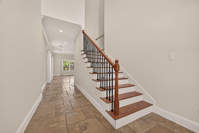 2211 Silverbonnet Street, Houston, TX 77055