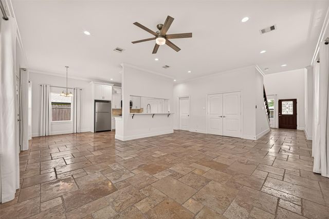2211 Silverbonnet Street, Houston, TX 77055