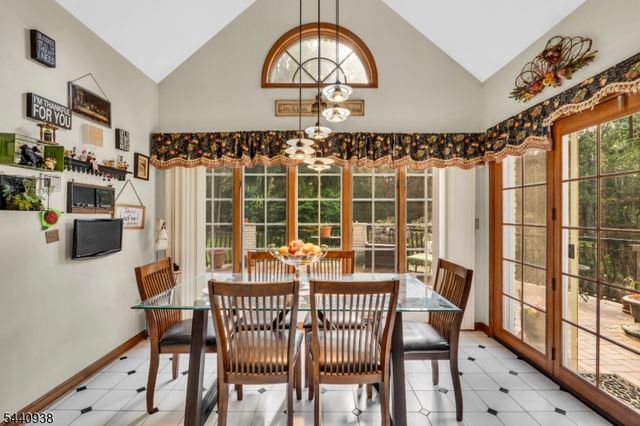 10 Loriann Rd, Warren Twp., NJ 07059