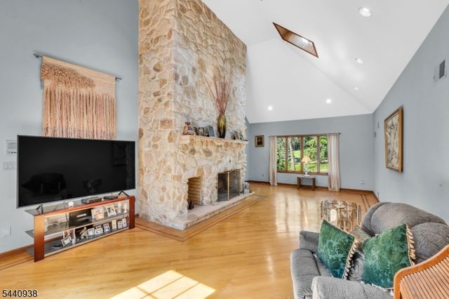 10 Loriann Rd, Warren Twp., NJ 07059