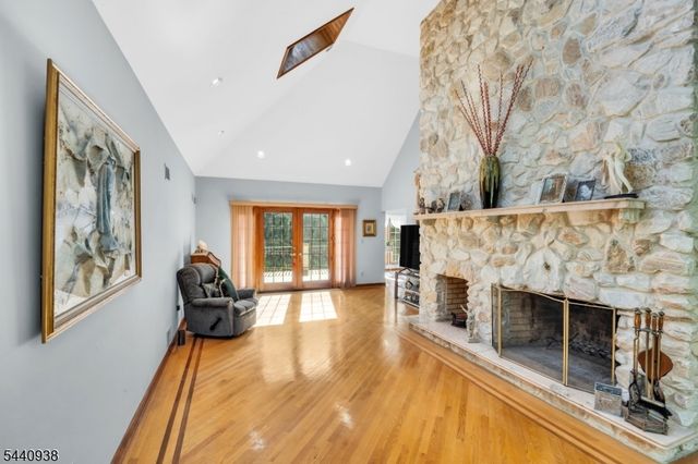 10 Loriann Rd, Warren Twp., NJ 07059