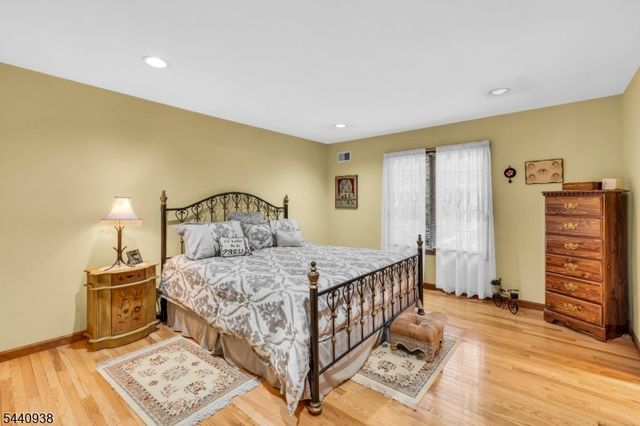 10 Loriann Rd, Warren Twp., NJ 07059