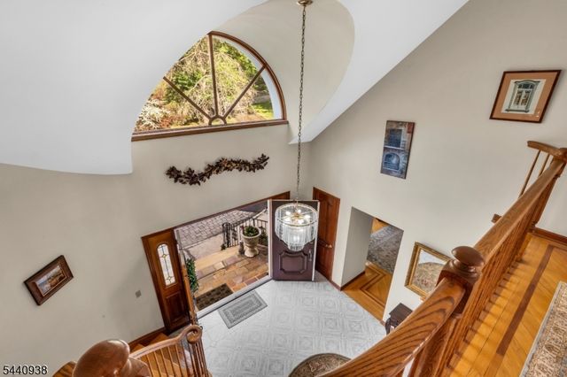 10 Loriann Rd, Warren Twp., NJ 07059