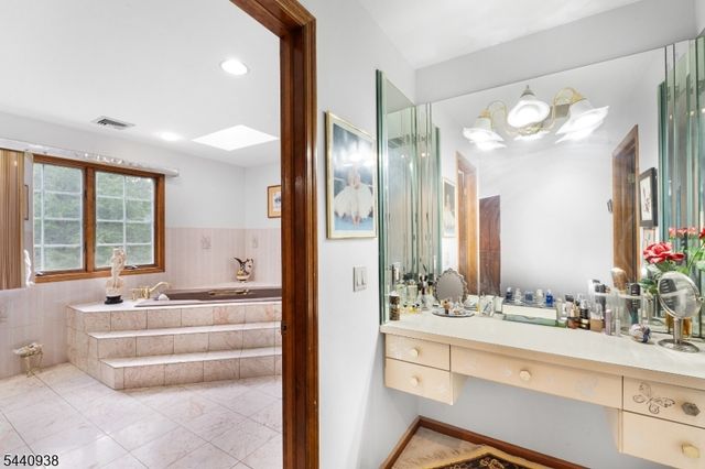 10 Loriann Rd, Warren Twp., NJ 07059