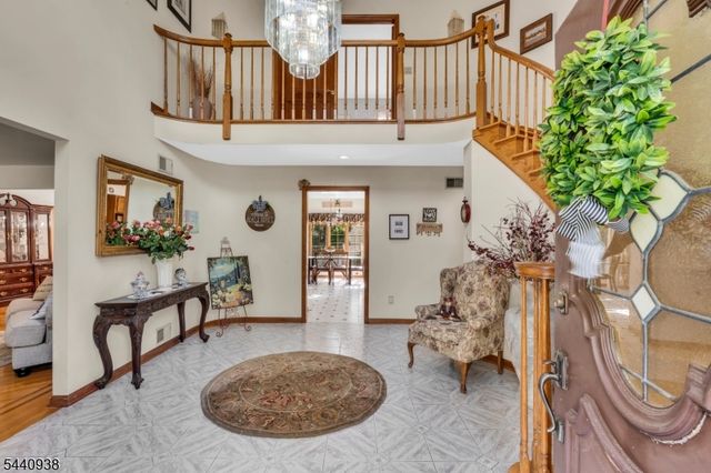 10 Loriann Rd, Warren Twp., NJ 07059