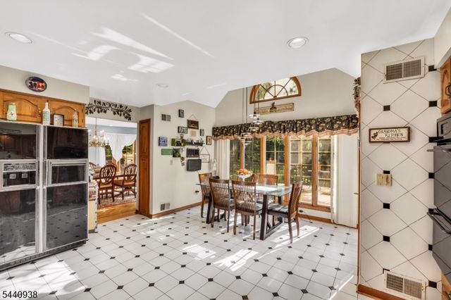 10 Loriann Rd, Warren Twp., NJ 07059
