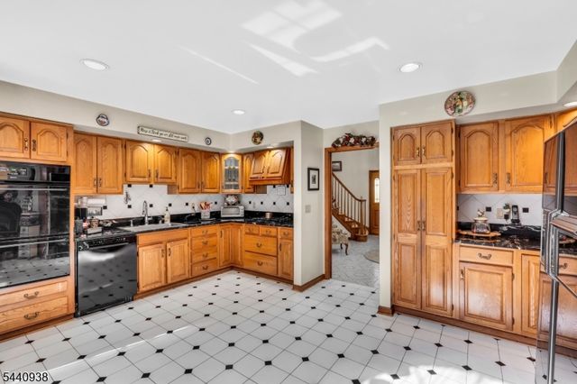 10 Loriann Rd, Warren Twp., NJ 07059