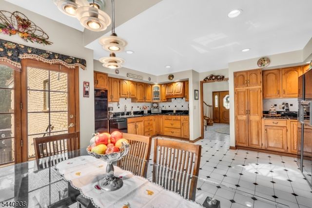10 Loriann Rd, Warren Twp., NJ 07059
