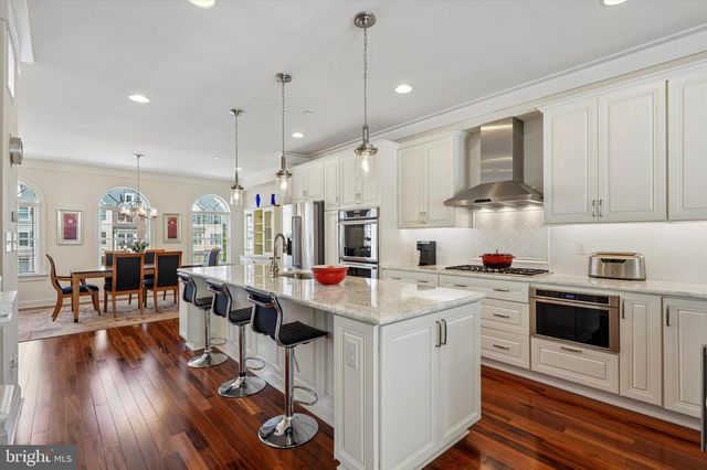 30 PARKVIEW CIR, Wayne, PA 19087