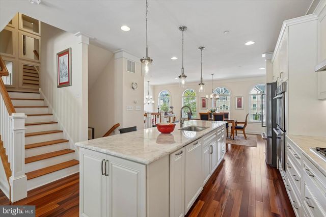 30 PARKVIEW CIR, Wayne, PA 19087