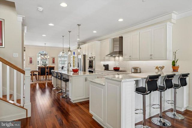 30 PARKVIEW CIR, Wayne, PA 19087
